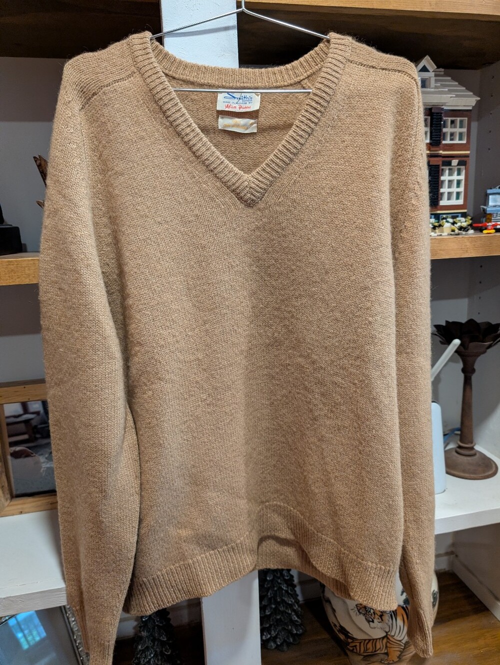 Vintage Men's Alan Paine 100% Camelhair V-Neck Sweater Beige Made England 46